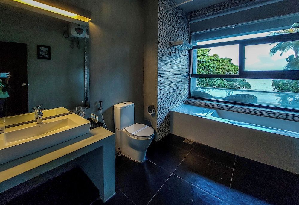 Golden Pearl Tangalle Beach Deluxe Room, Sea View 7