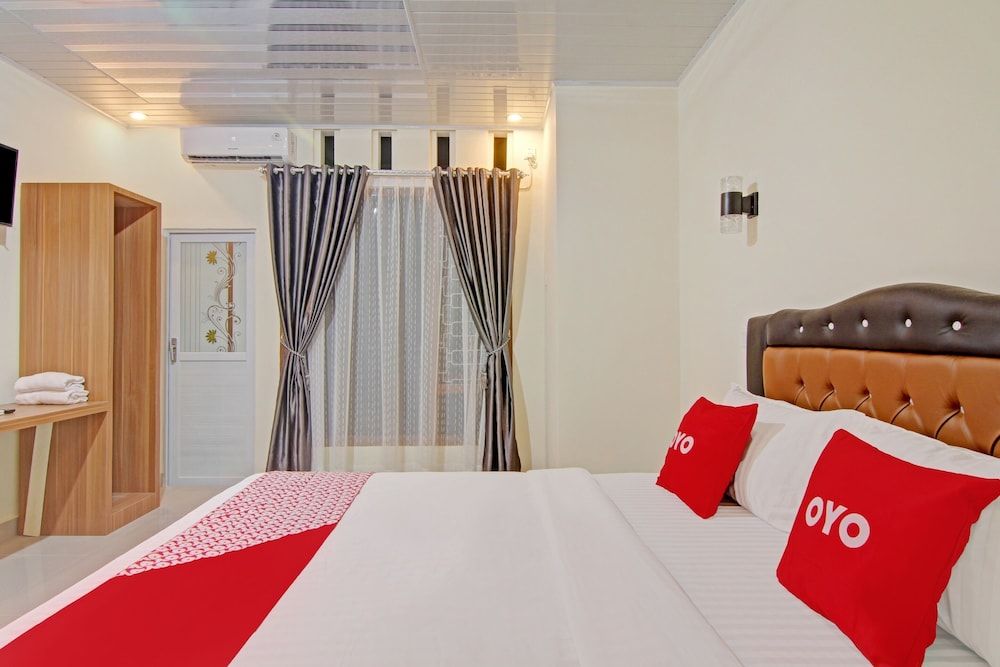 Capital O 90643 Suri Guest House Syariah Deluxe Double Room 5