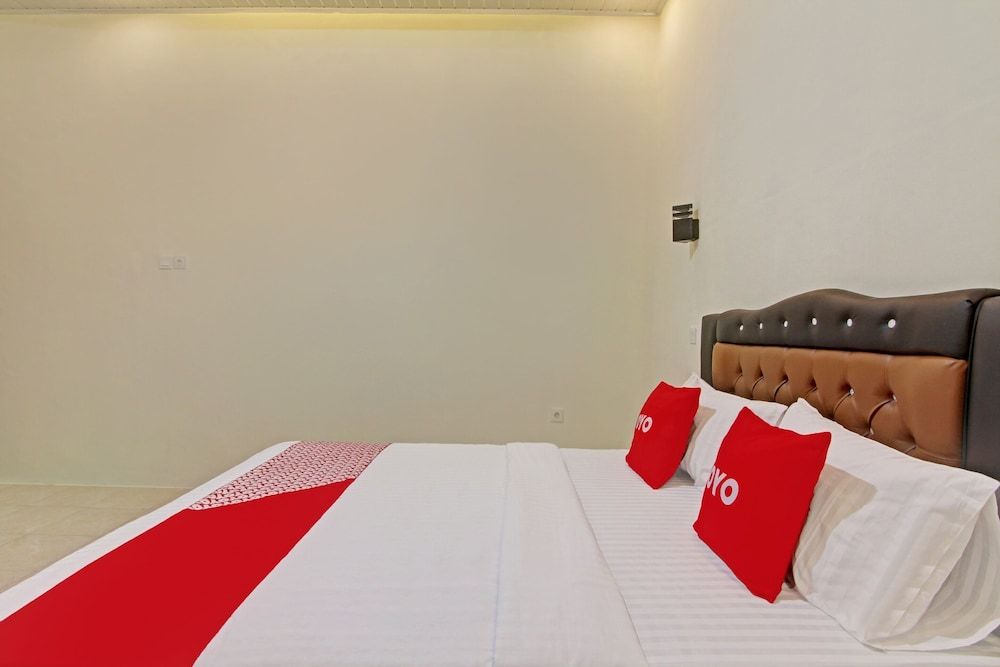 Capital O 90643 Suri Guest House Syariah Deluxe Double Room 7