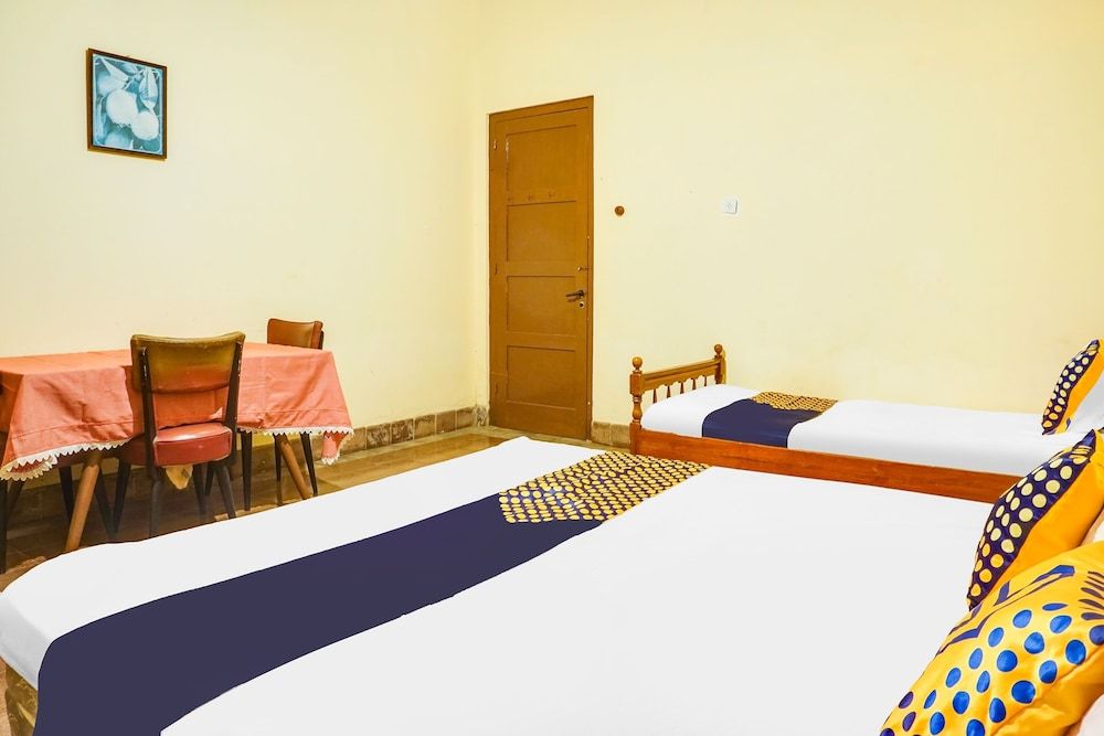 OYO Life 92087 Griya Nurainy Triple Room 4