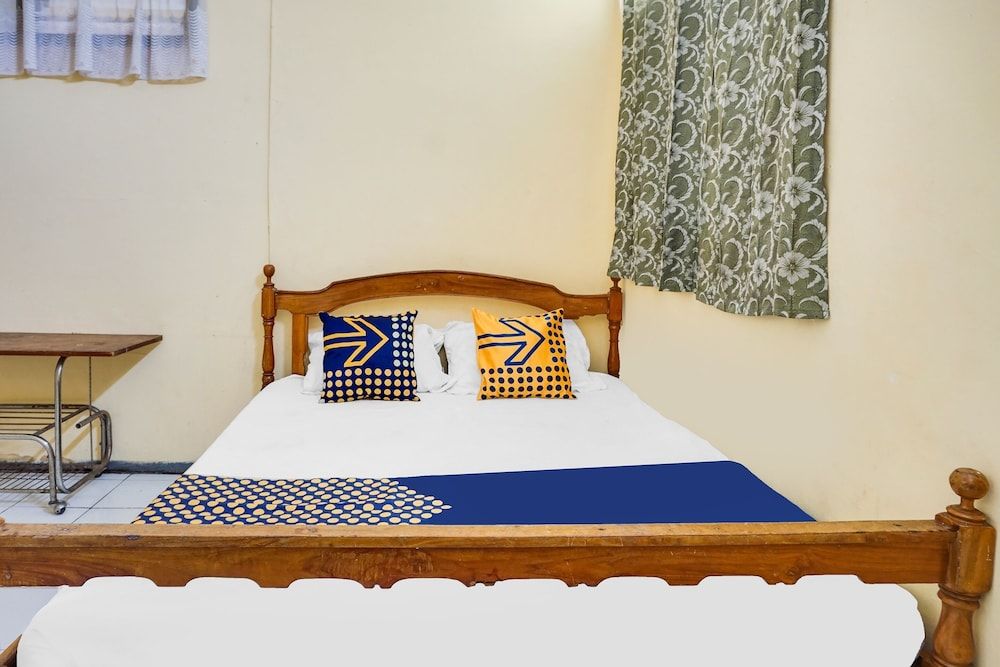 OYO Life 92087 Griya Nurainy Double Room 8