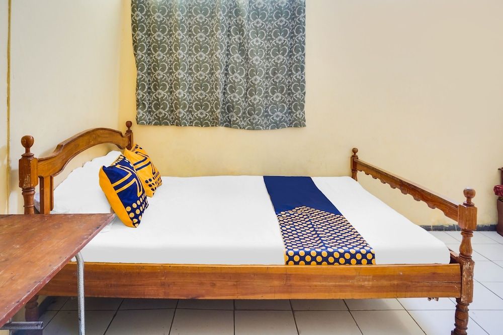 OYO Life 92087 Griya Nurainy Double Room 6