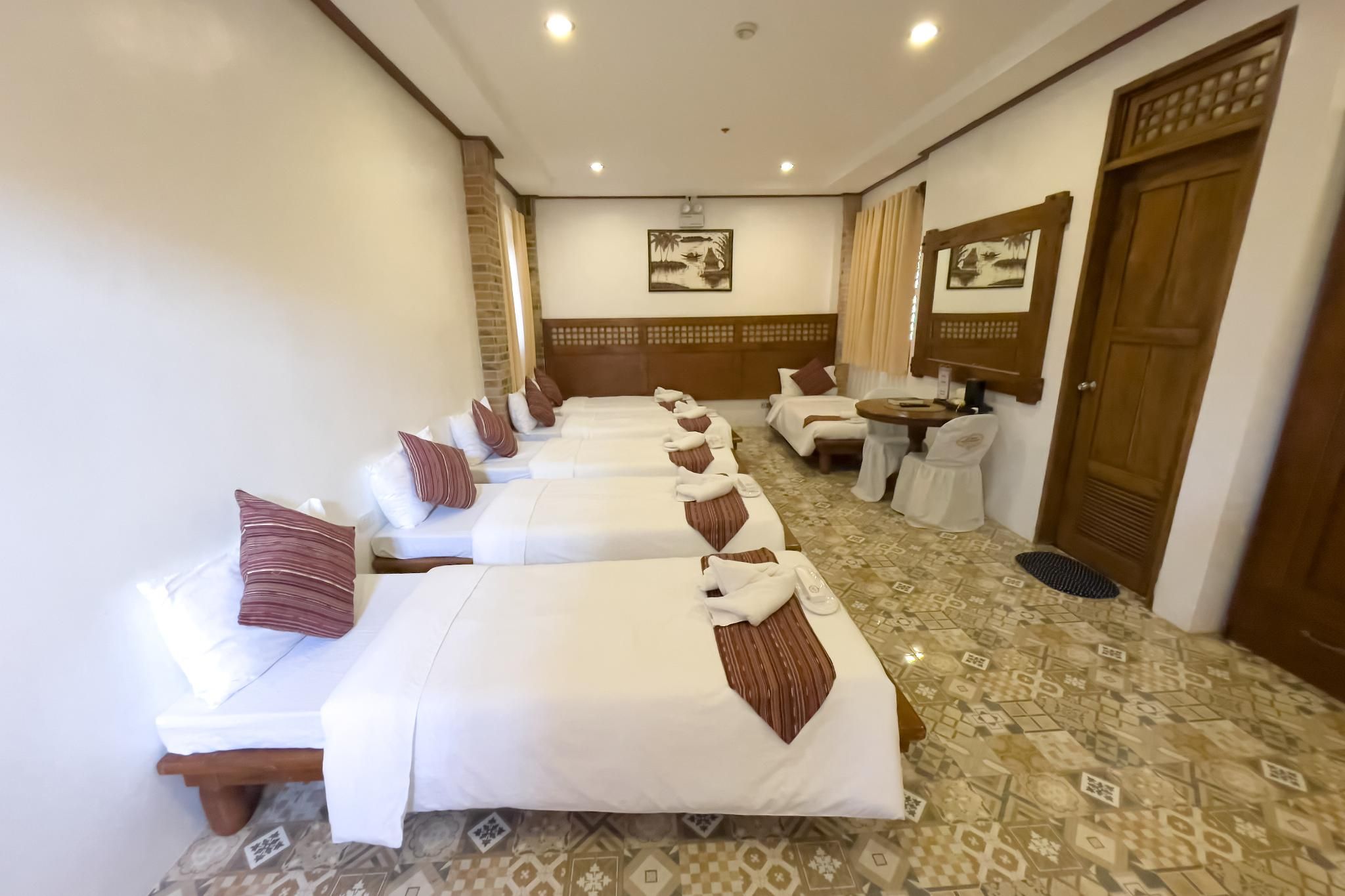 Deluxe Family Room