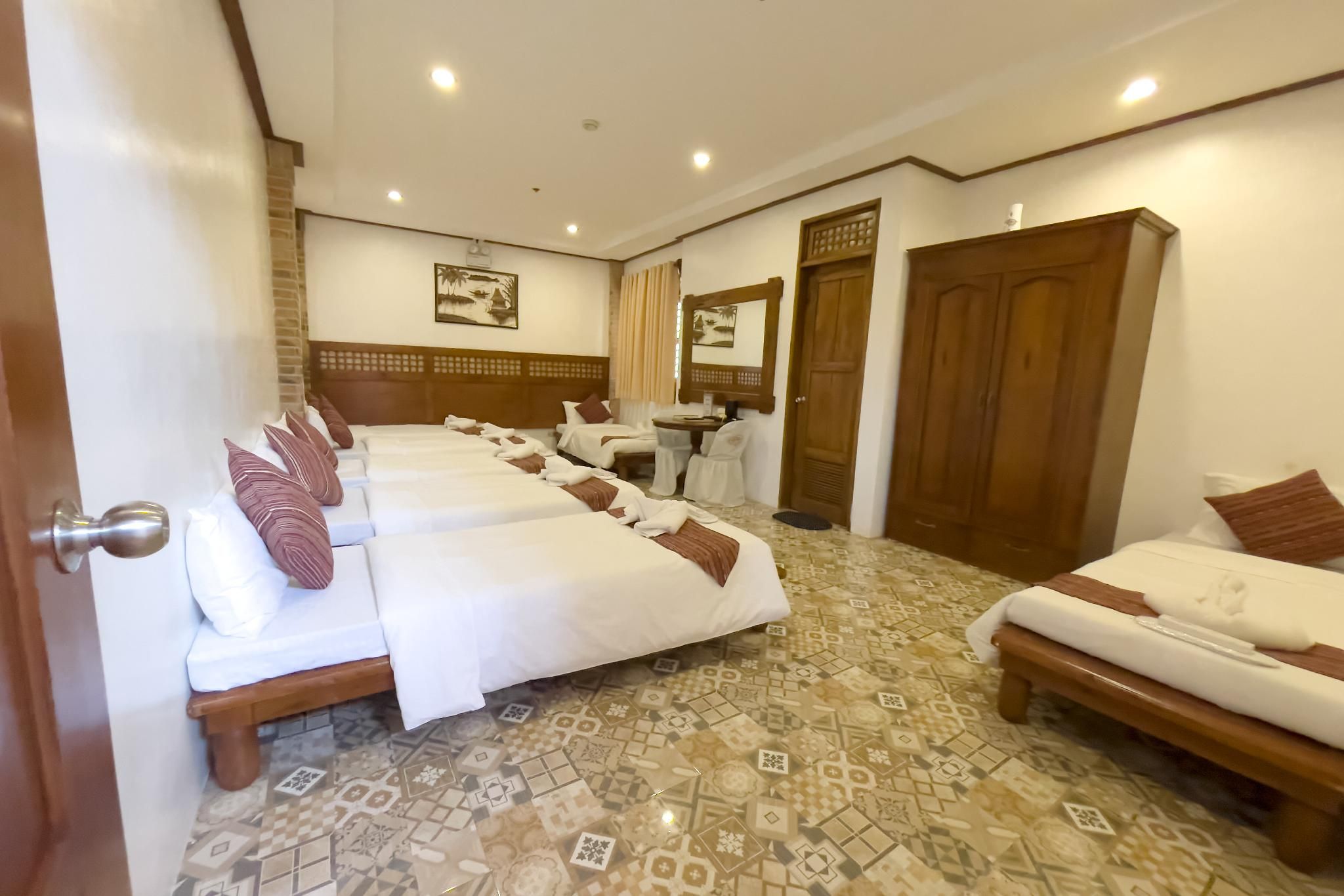 Deluxe Family Room