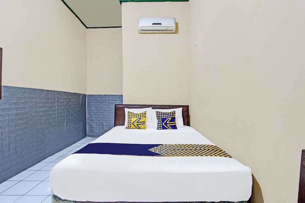 SPOT ON 92009 Hotel Indah Arum Basic Double Room 3