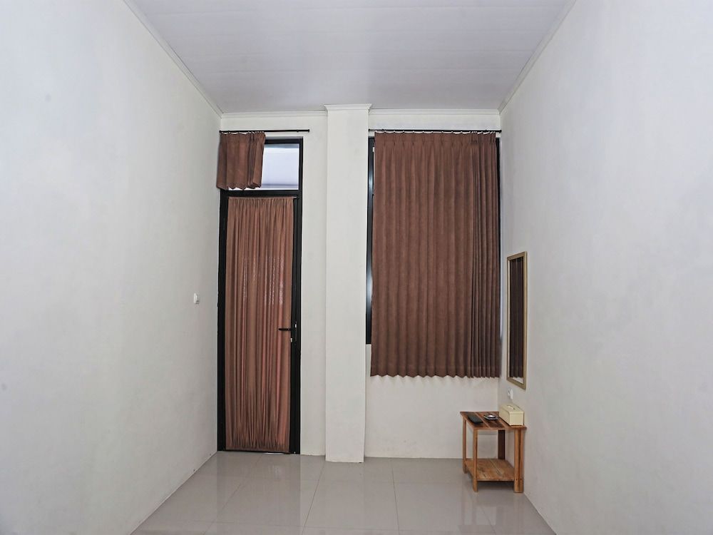 OYO 92717 Tjokro 3 Standard Double Room 14