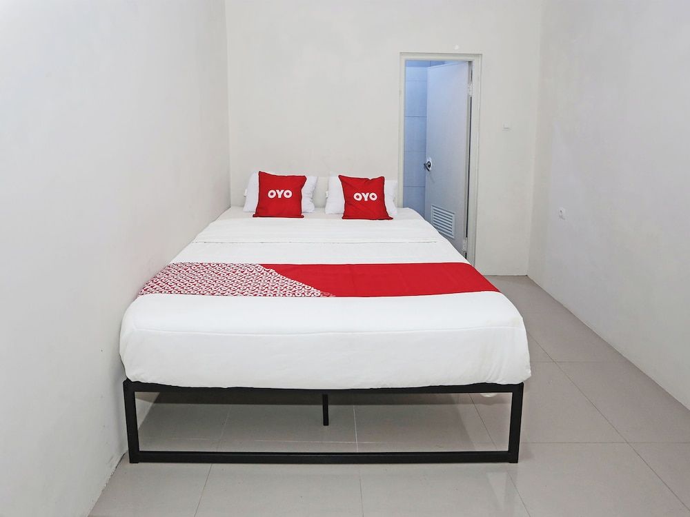 OYO 92717 Tjokro 3 Standard Double Room 3