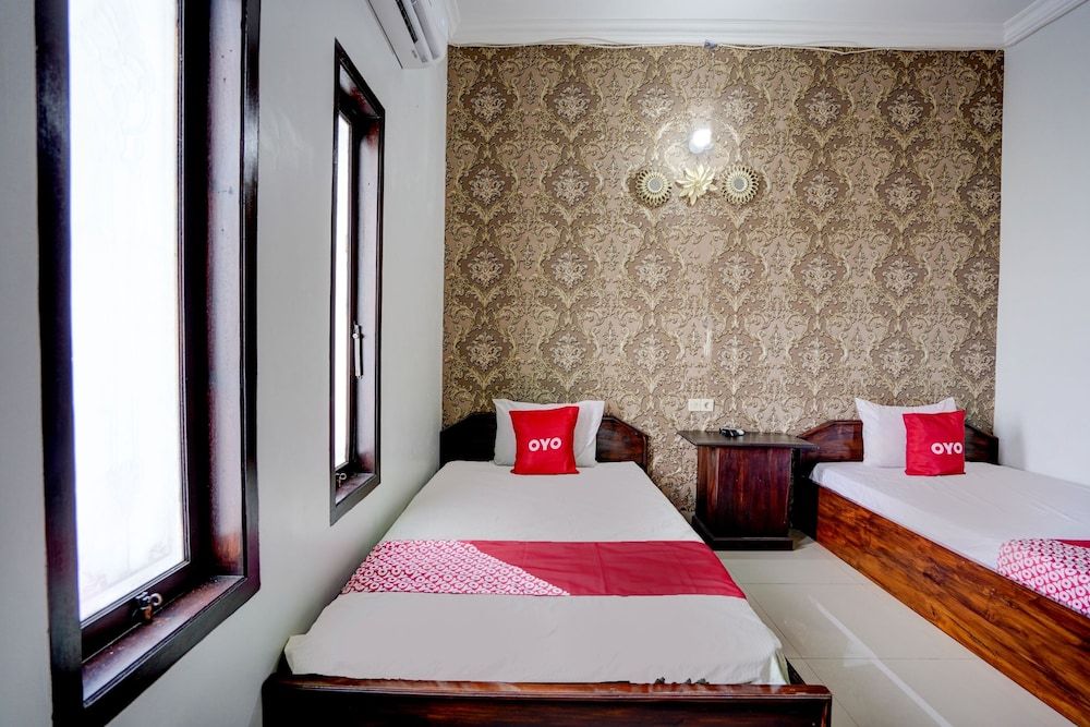 OYO 92907 Miranda Hotel Syariah Standard Double Room 3
