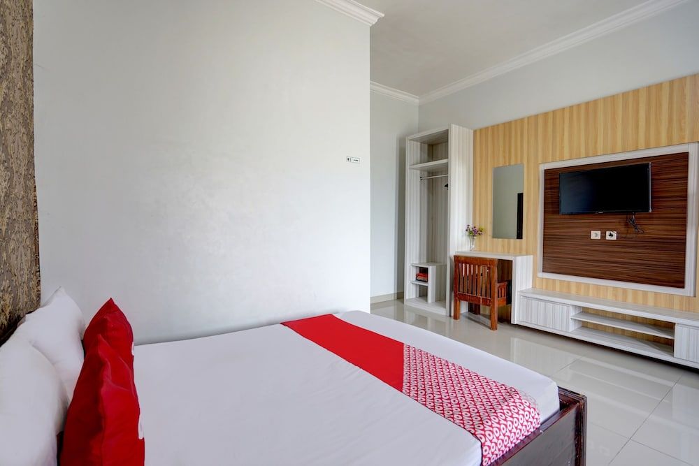 OYO 92907 Miranda Hotel Syariah Standard Double Room 13