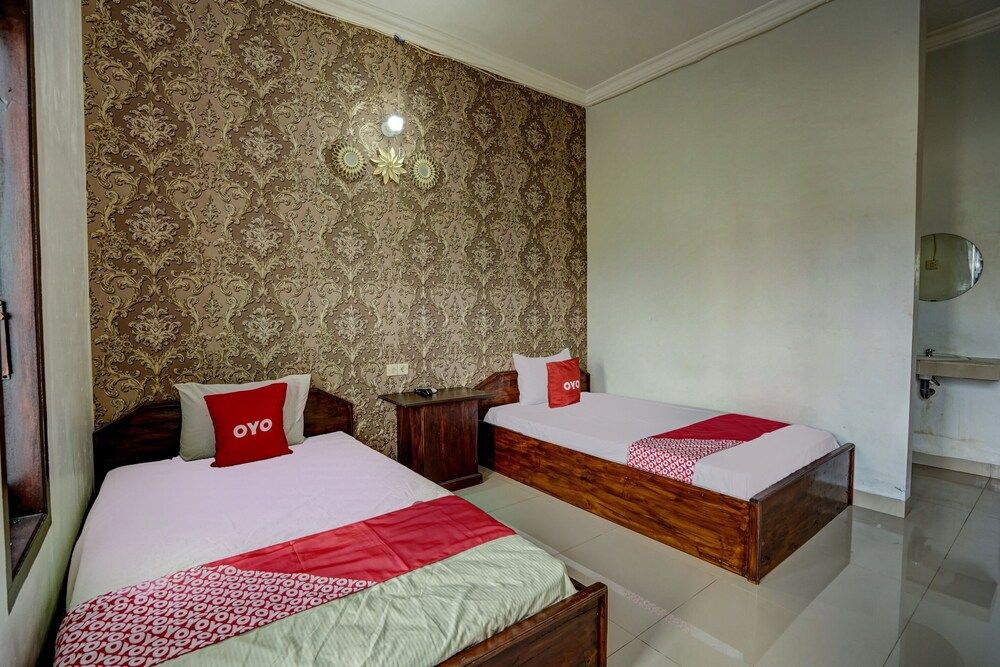 OYO 92907 Miranda Hotel Syariah Standard Double Room 6