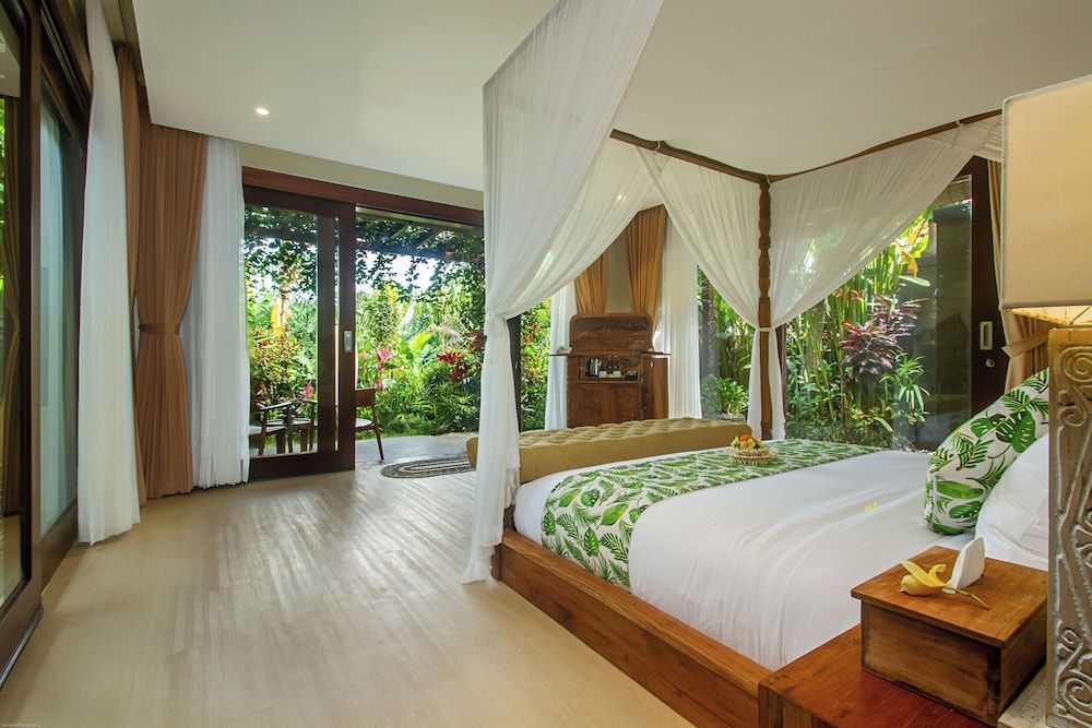 Suite with Garden View