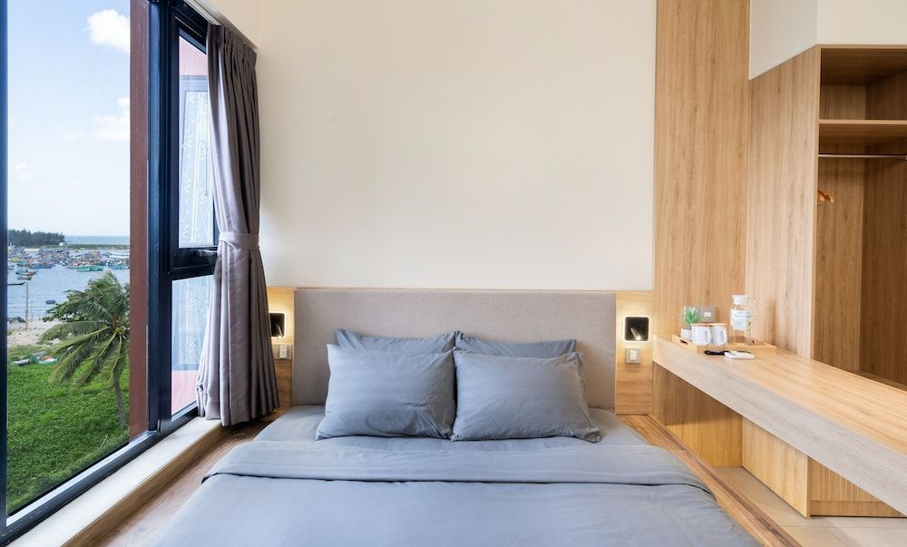 Standard Studio, 1 King Bed, Pool Access, Partial Sea View