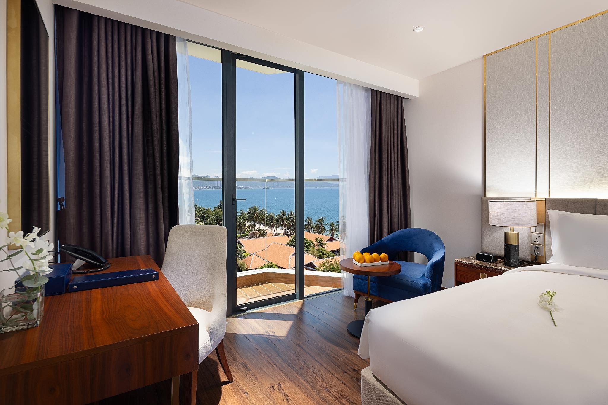 2 Single Beds, Nonsmoking, Superior Room, Balcony, Sea View