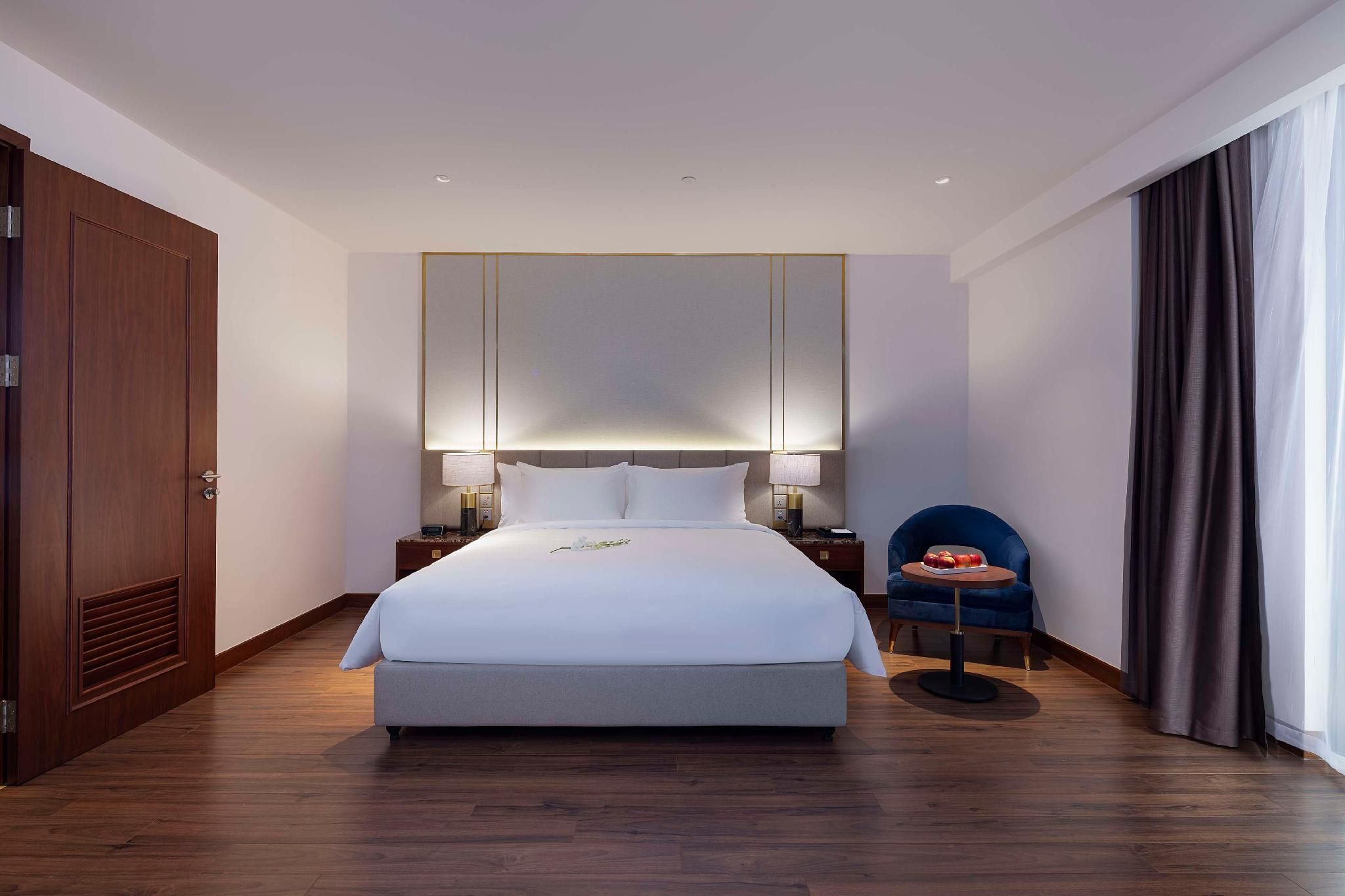 Accessibility - 1 King Bed, Walk-in Shower, Balcony, Sea View, Nonsmoking