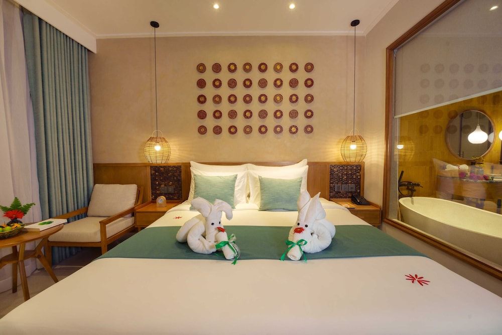 Deluxe Double Room, 1 King Bed, Balcony, City View