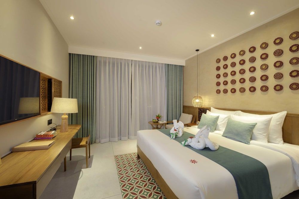 Deluxe Double Room, 1 King Bed, Balcony, City View