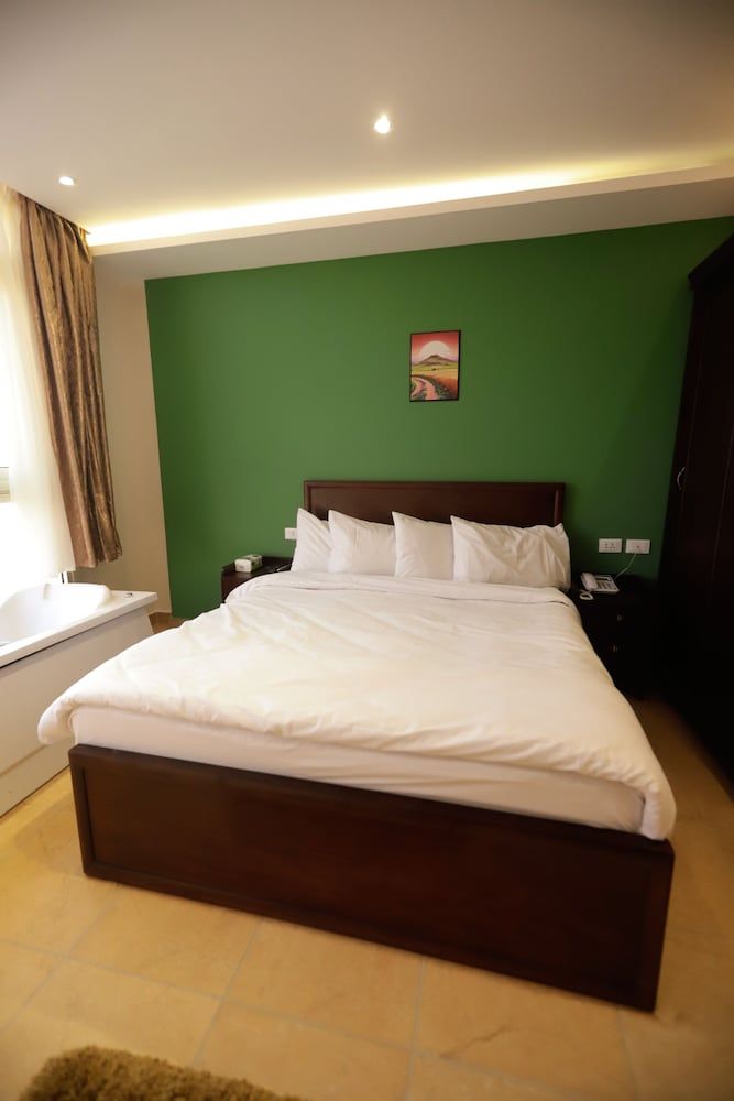 King Khafren View INN Deluxe Double Room, Hot Tub, Mountain View 2