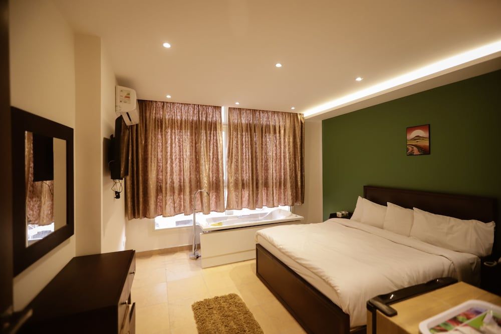 King Khafren View INN Deluxe Double Room, Hot Tub, Mountain View