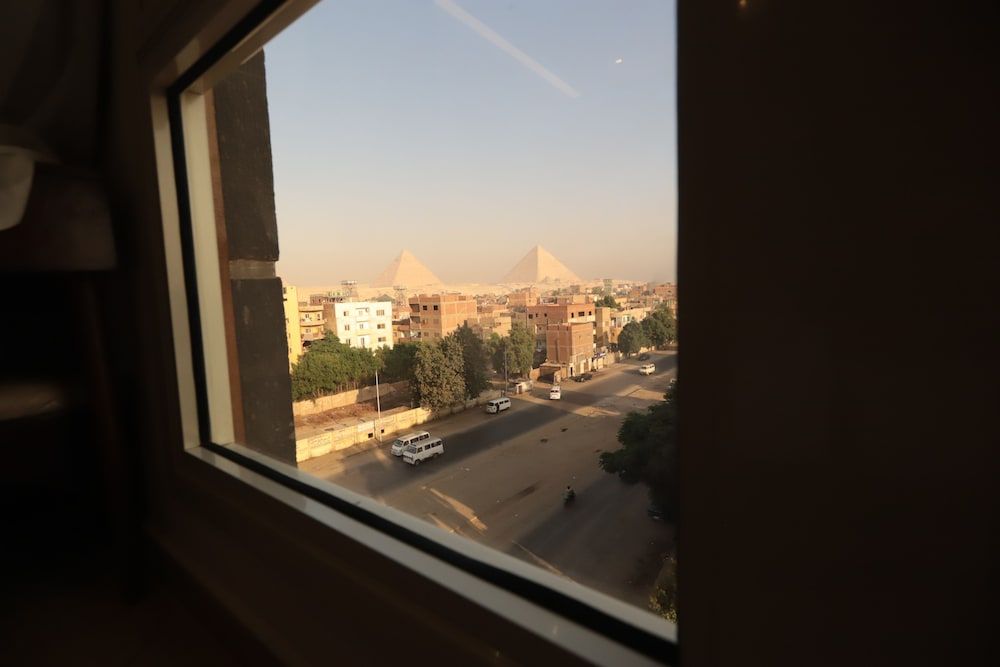 King Khafren View INN Deluxe Room, Mountain View 3