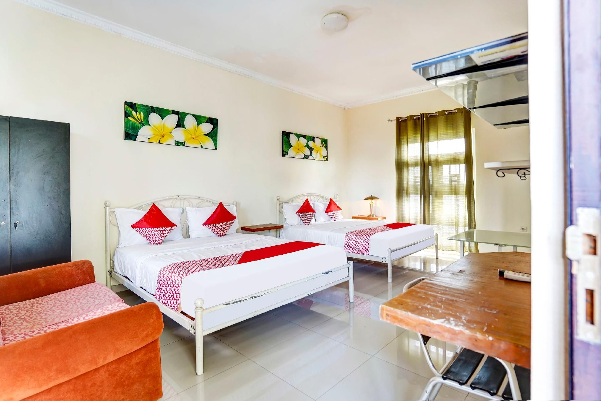 Suite Family Room