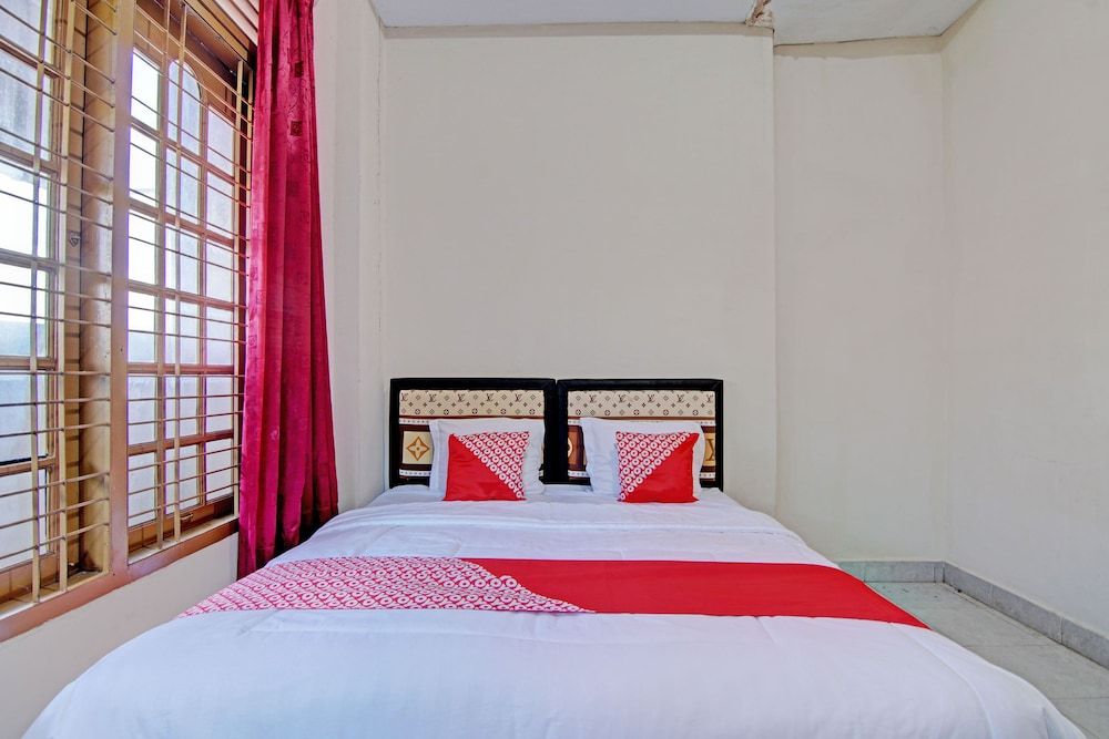 OYO 92928 Lavina Guesthouse Deluxe Double Room 2