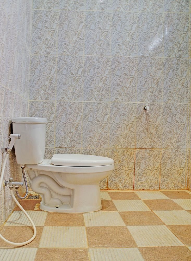 OYO 92928 Lavina Guesthouse Deluxe Double Room 10