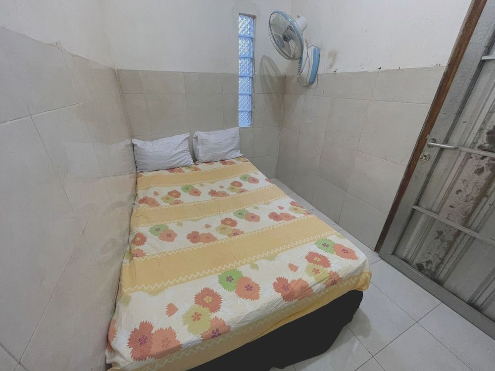 SPOT ON 93035 Karman's Sari Homestay Syariah Basic Double Room 3