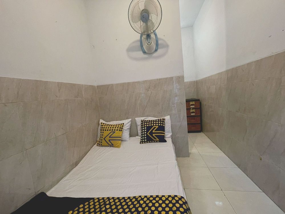 SPOT ON 93035 Karman's Sari Homestay Syariah Basic Double Room 2