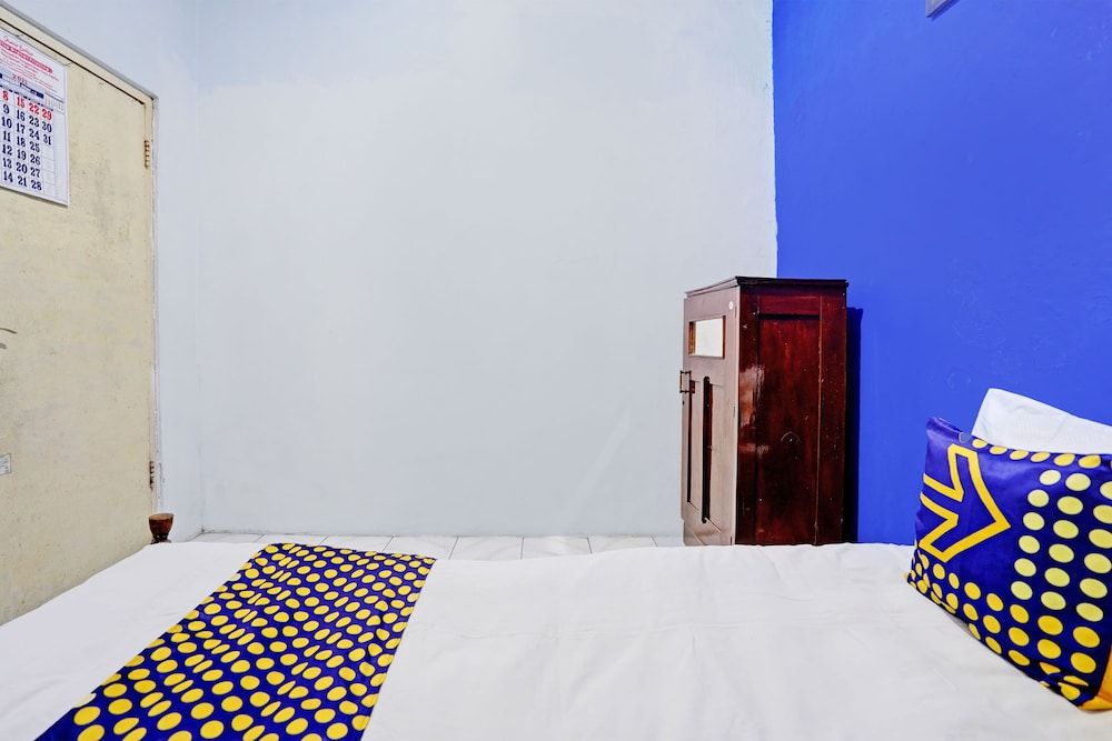 OYO Life 92921 Omaya Kost Syariah Basic Double Room 14