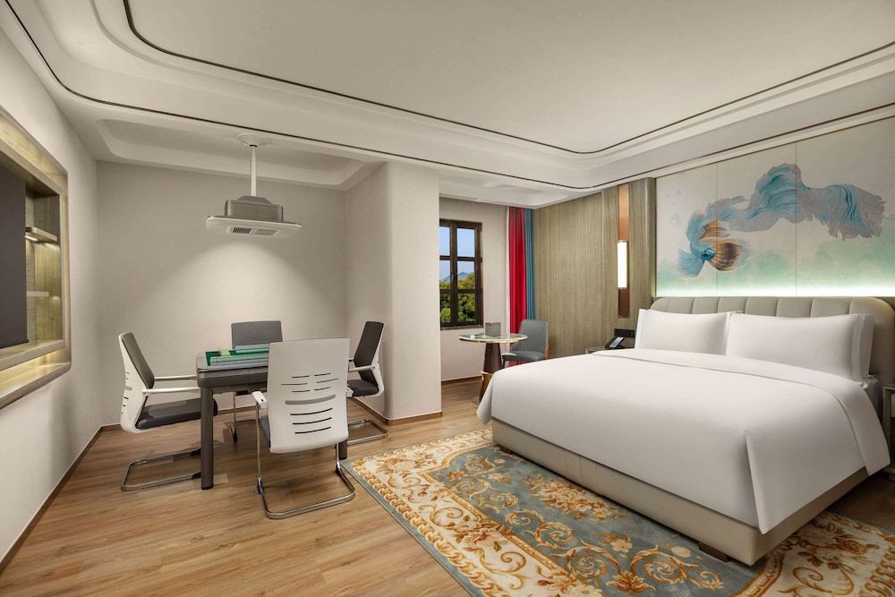 Room, 1 King Bed, Non Smoking (Majhong)