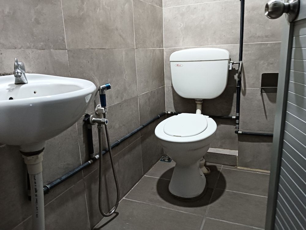 OYO 90863 Hi Inn 2 Single Room 3