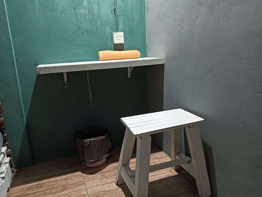 OYO 90863 Hi Inn 2 Single Room 4