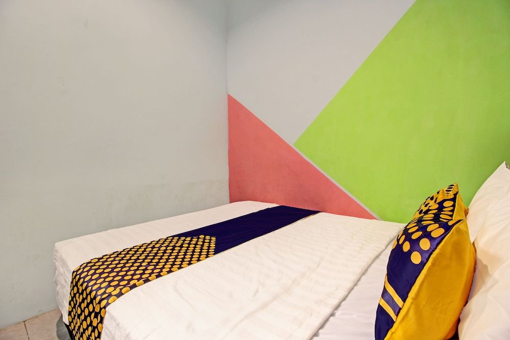 SPOT ON 92531 Pacar Guesthouse Double Room 4