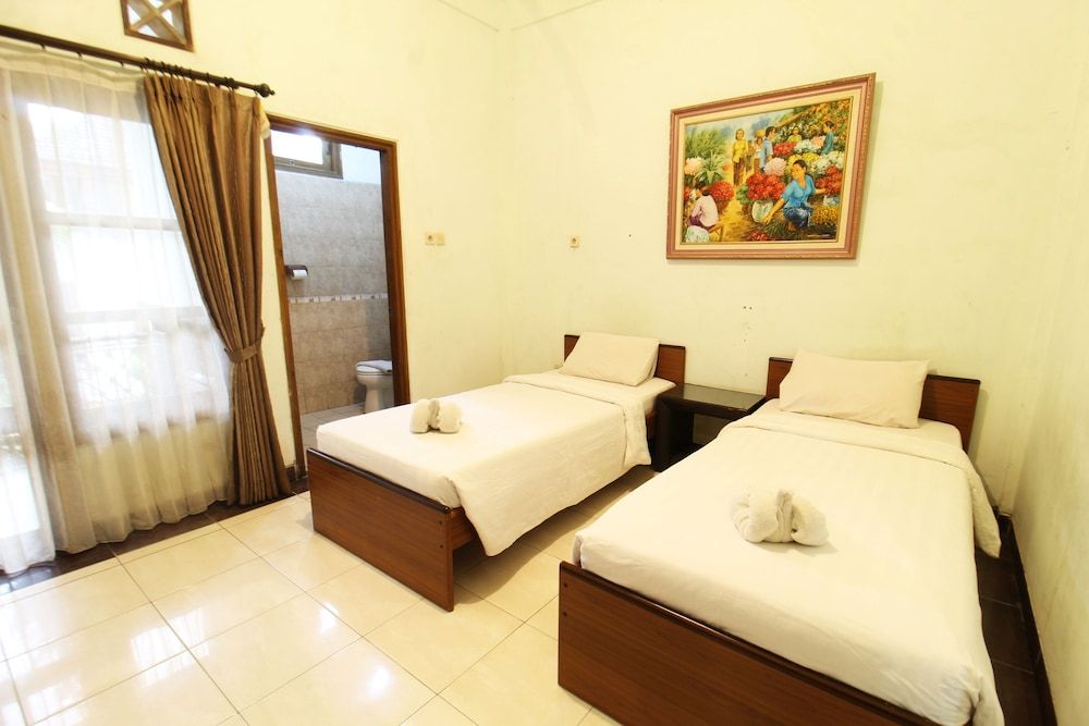 Sinergi Hotel Tretes Superior Room, 2 Twin Beds, Balcony 3