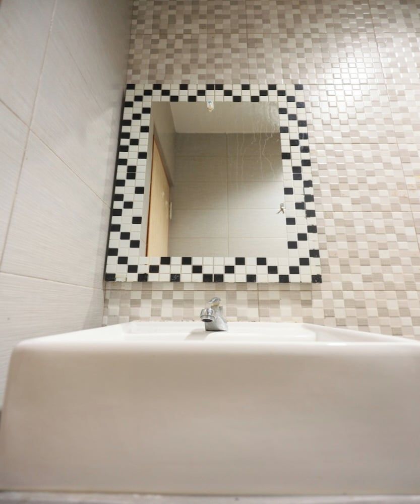 OYO 92988 City Room Standard Double Room 12