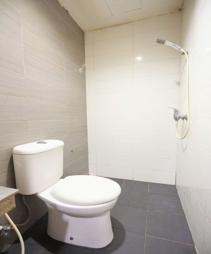 OYO 92988 City Room Standard Double Room 15