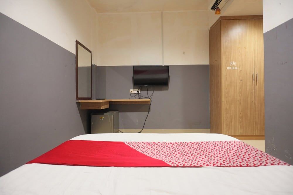 OYO 92988 City Room Standard Double Room 18