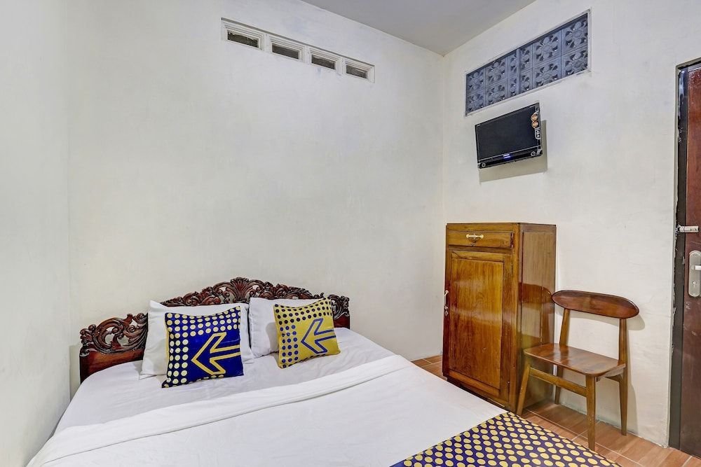 SPOT ON 90744  Alika Homestay Economy Double Room 5