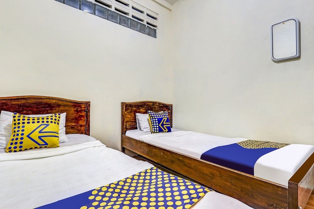 SPOT ON 90744  Alika Homestay Economy Double Room 9