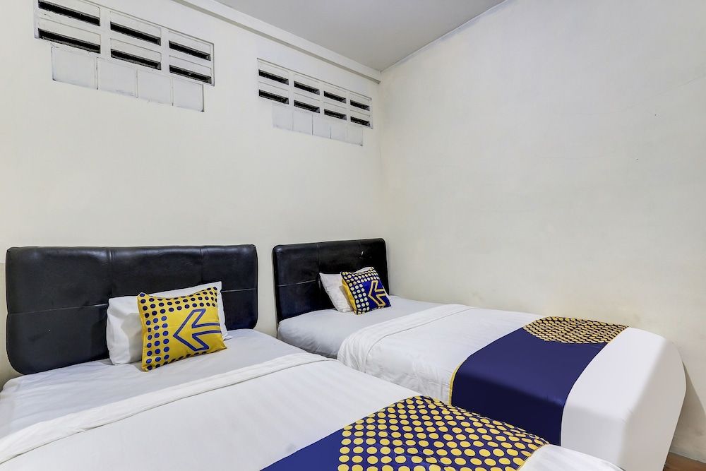 SPOT ON 90744  Alika Homestay Basic Double Room 4