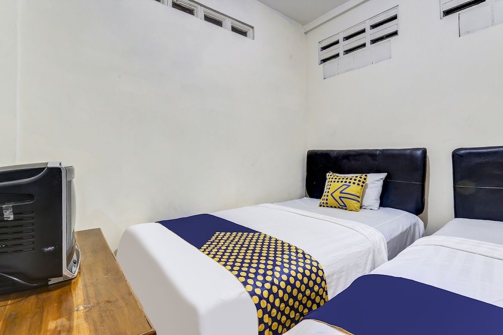 SPOT ON 90744  Alika Homestay Basic Double Room