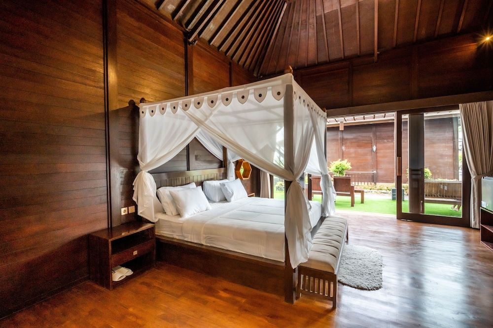 Suite Room With Pool View