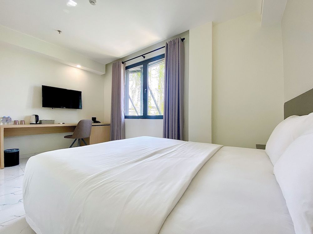 The Luxe Hotel - Chau Doc Standard Double Room, 1 Queen Bed, City View 3