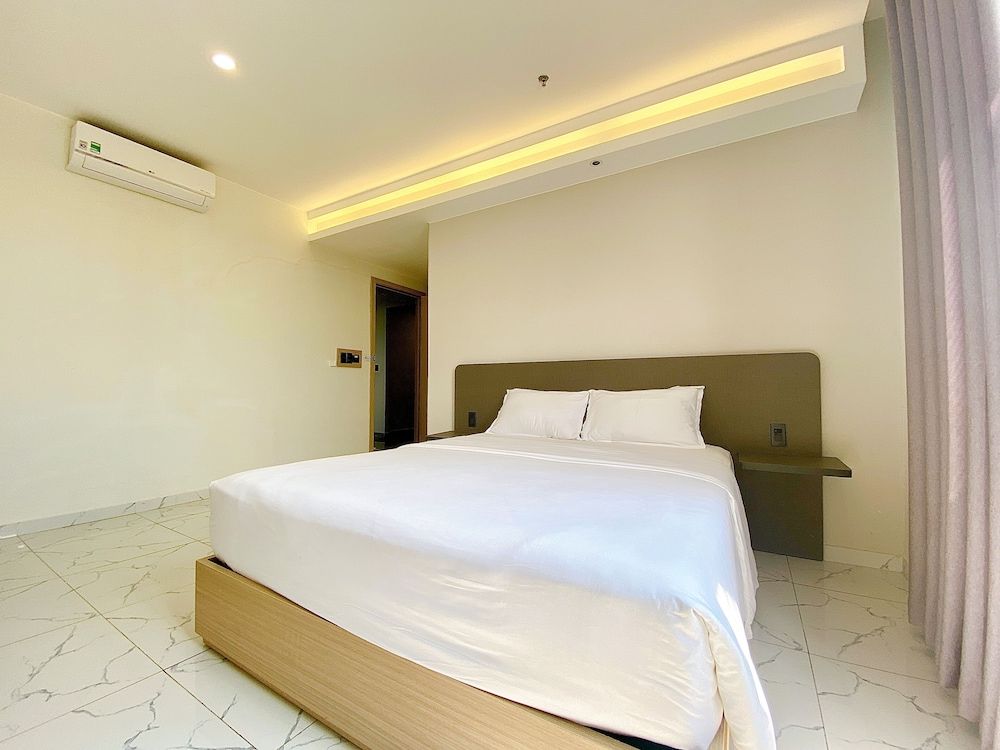 The Luxe Hotel - Chau Doc Deluxe Double Room, 1 Queen Bed, City View 3