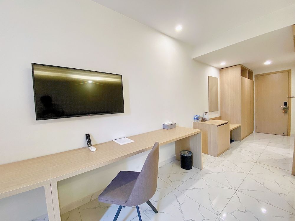 The Luxe Hotel - Chau Doc Family Room, 2 Double Beds, City View 11