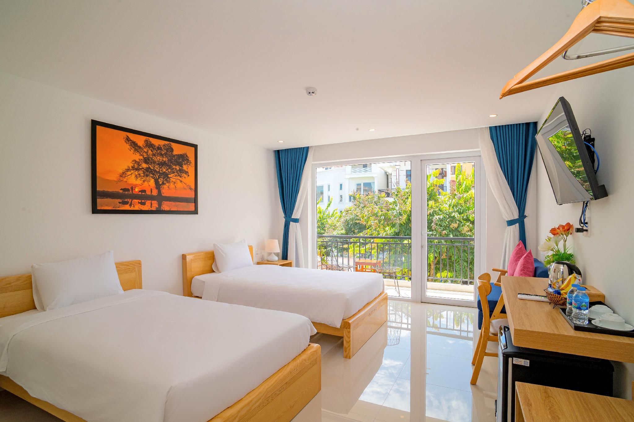 Deluxe Twin Room with Balcony