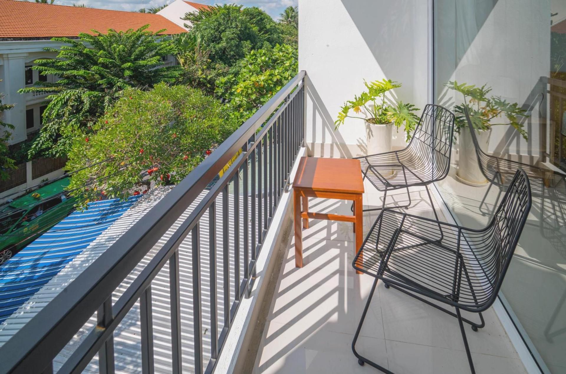 Deluxe Twin Room with Balcony