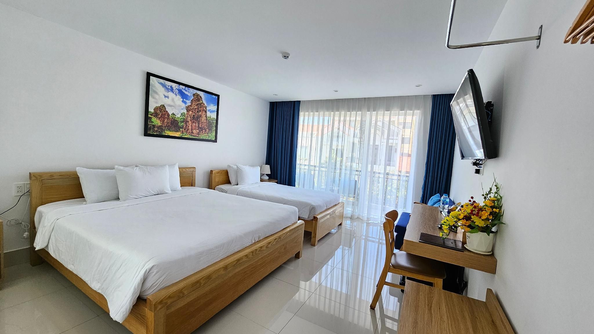 Deluxe Family Room with Balcony