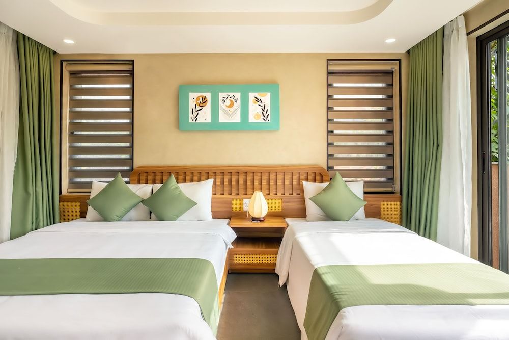 Deluxe Triple Room, Pool View