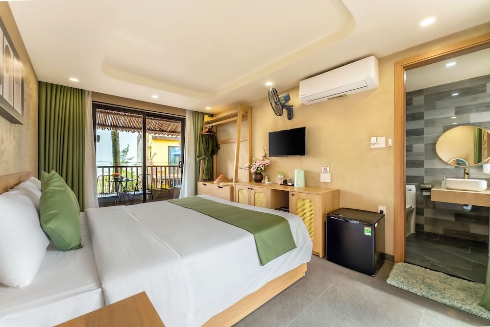 Deluxe Double Room, 1 Queen Bed, Balcony, Garden View